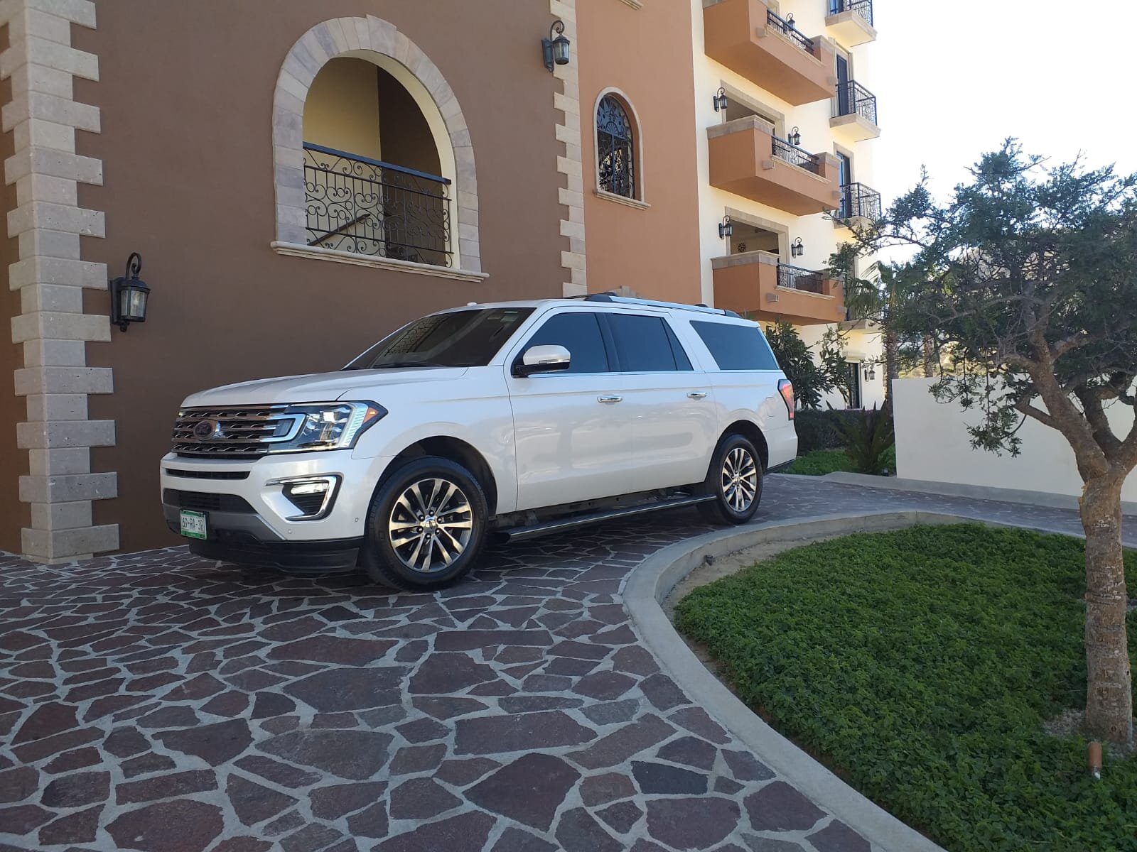 Eliker Transfer Cabo Transportation